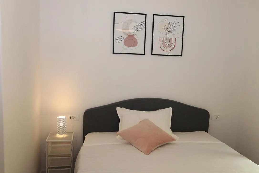 L Apartment Raša