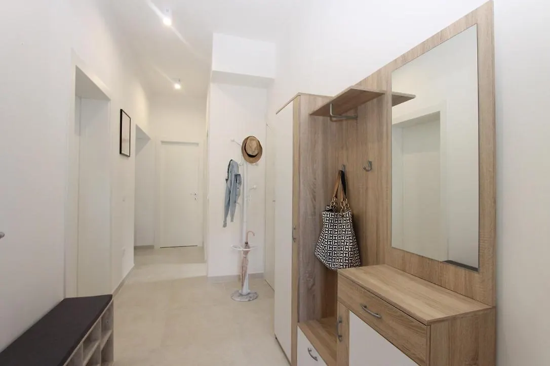 L Apartment Raša 0*,